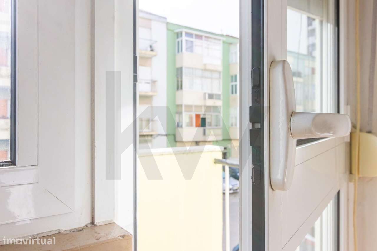 Apartamento T3 com 2 varandas junto ao Terminal dos Barcos do Barreiro-14