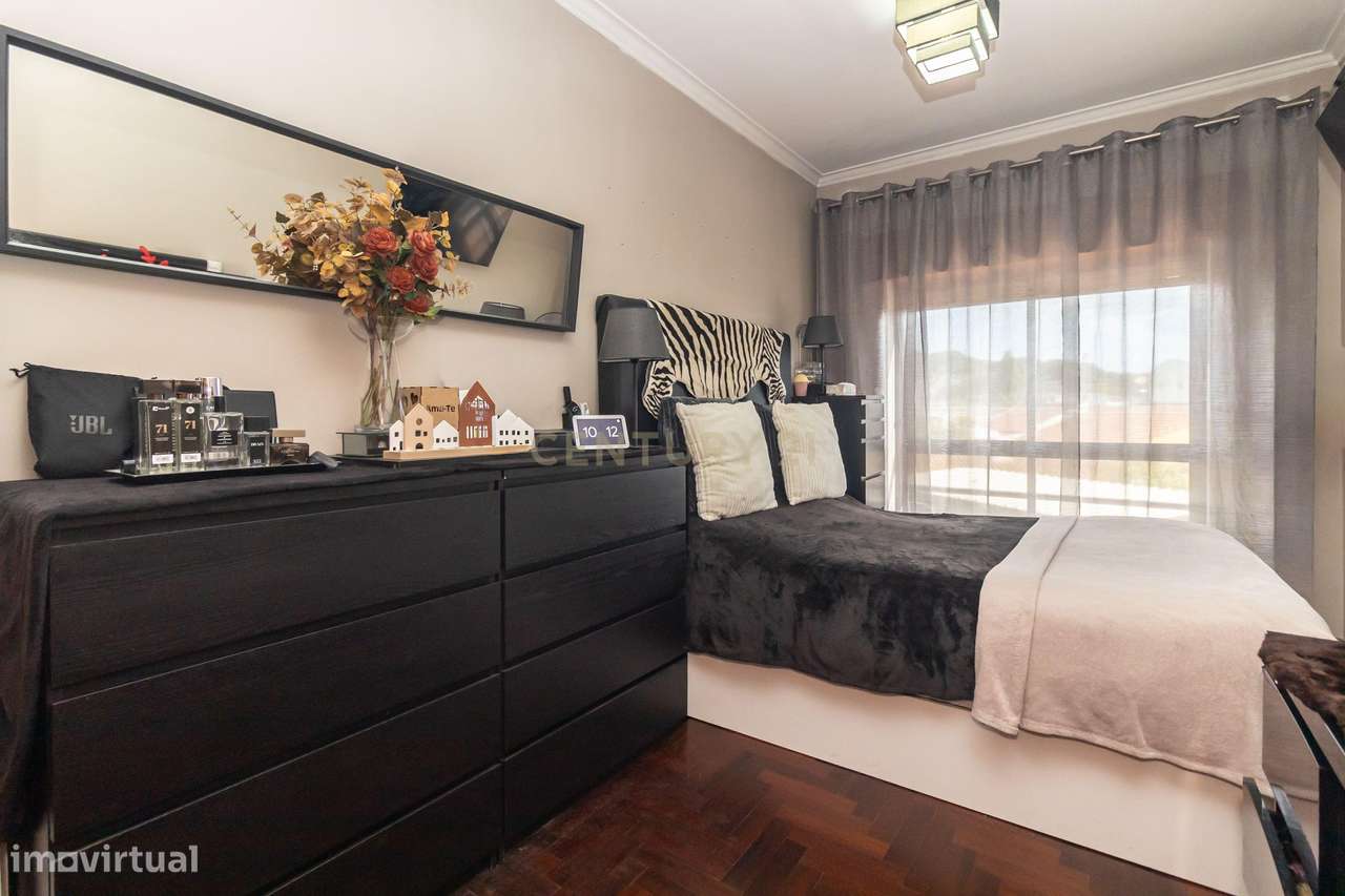 Magnifico T2, no Laranjeiro, perto do Alfeite, construção de 2002, pré-27