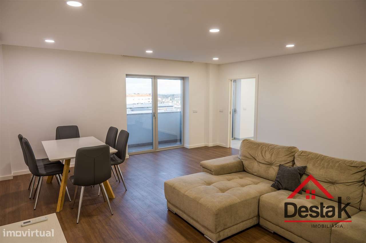 Apartamento T3 junto ao Palácio do Gelo em Viseu - Grande imagem: 2/22