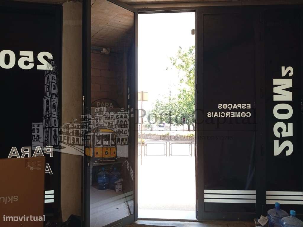 EXCELENTE ESPAÇO COMERCIAL PARA ARRENDAR CENTRO DO PORTO - Grande imagem: 5/21