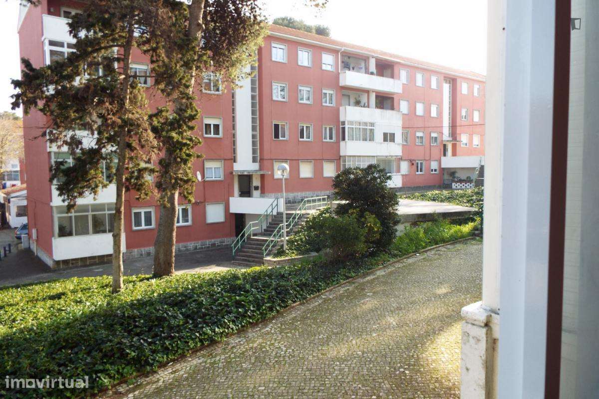 Quarto - localizado em Oeiras Lisbon - Grande imagem: 4/7