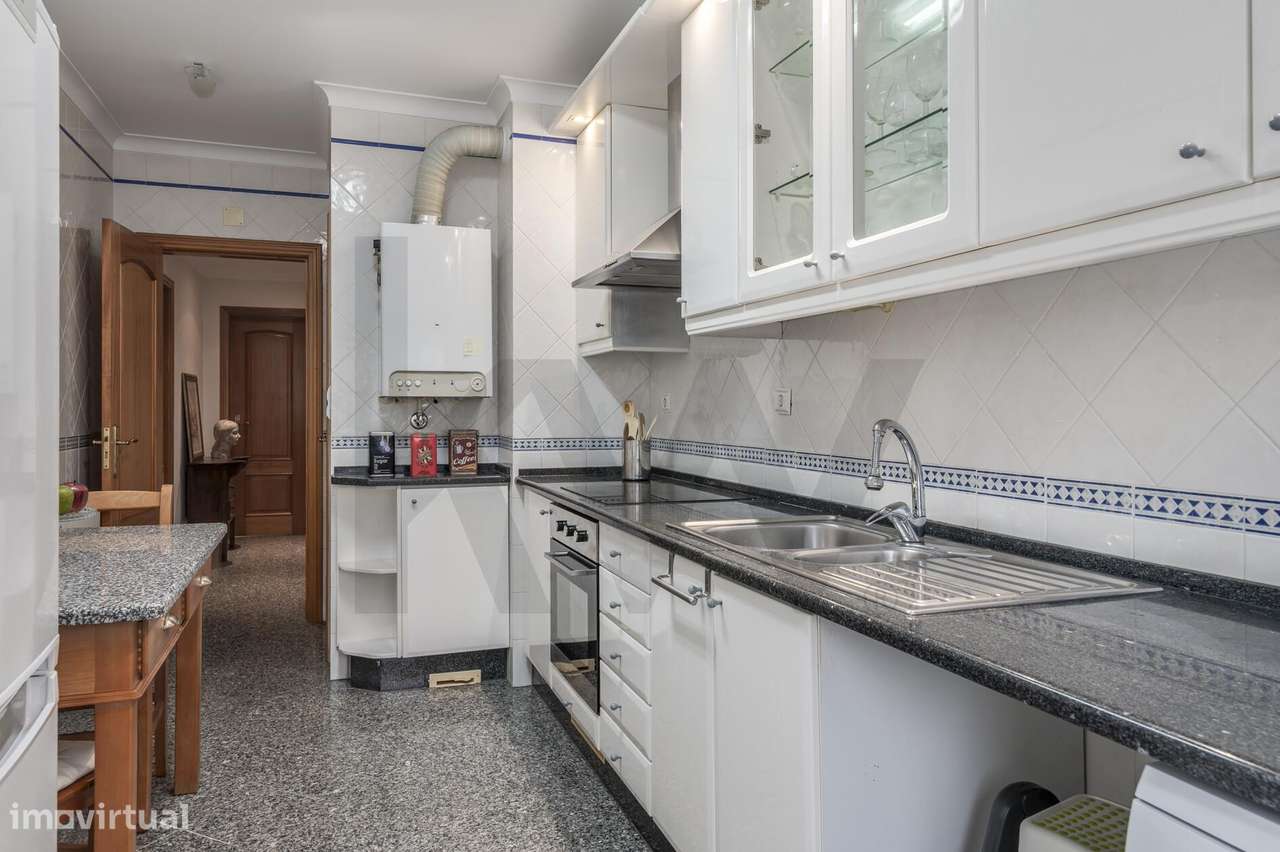 Apartamento T3 com elevador,  estacionamento e arrecadação, Jardins da-9