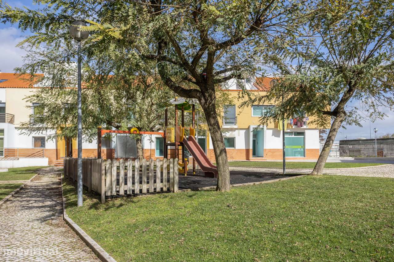 T2 c/parqueamento e arrecadação em Condomínio Privado - Alhos Vedros-37