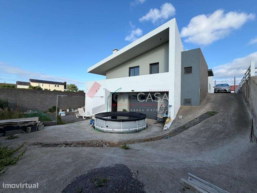 Moradia T3 de arquitetura moderna com excelentes áreas!-46