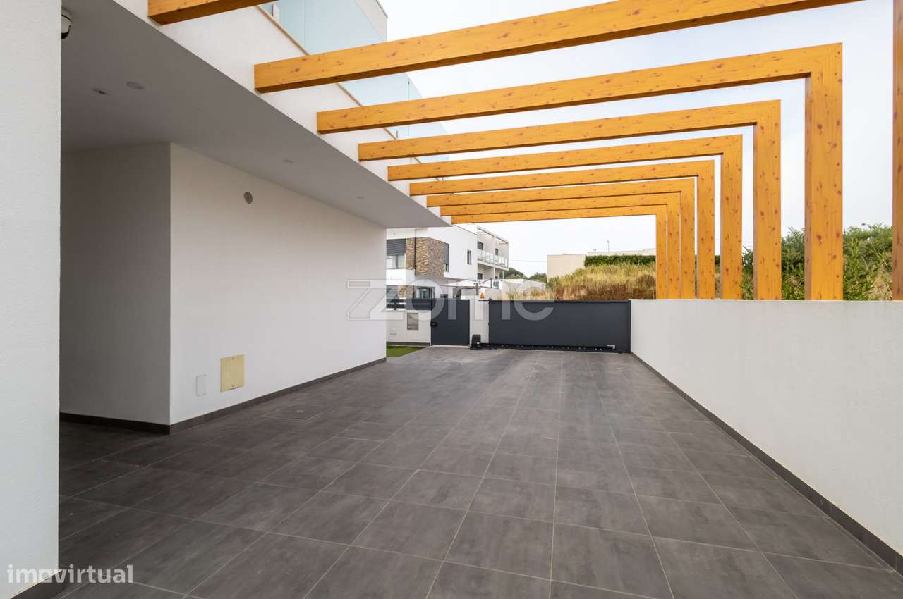 Moradia T3 com piscina na Sobreda-41