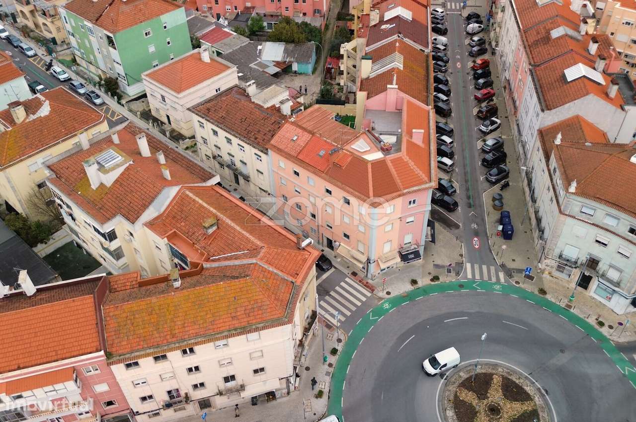 PRÉDIO COM POTENCIAL DE RENTABILIZAÇÃO | MINA DE ÁGUA – AMADORA-45
