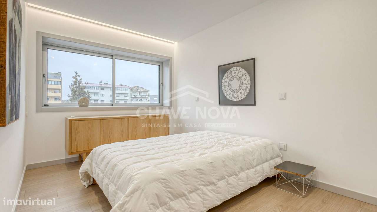 Apartamento T2 c/ Varanda e 2 Lugares de Garagem-Constituição/ Marquês-17