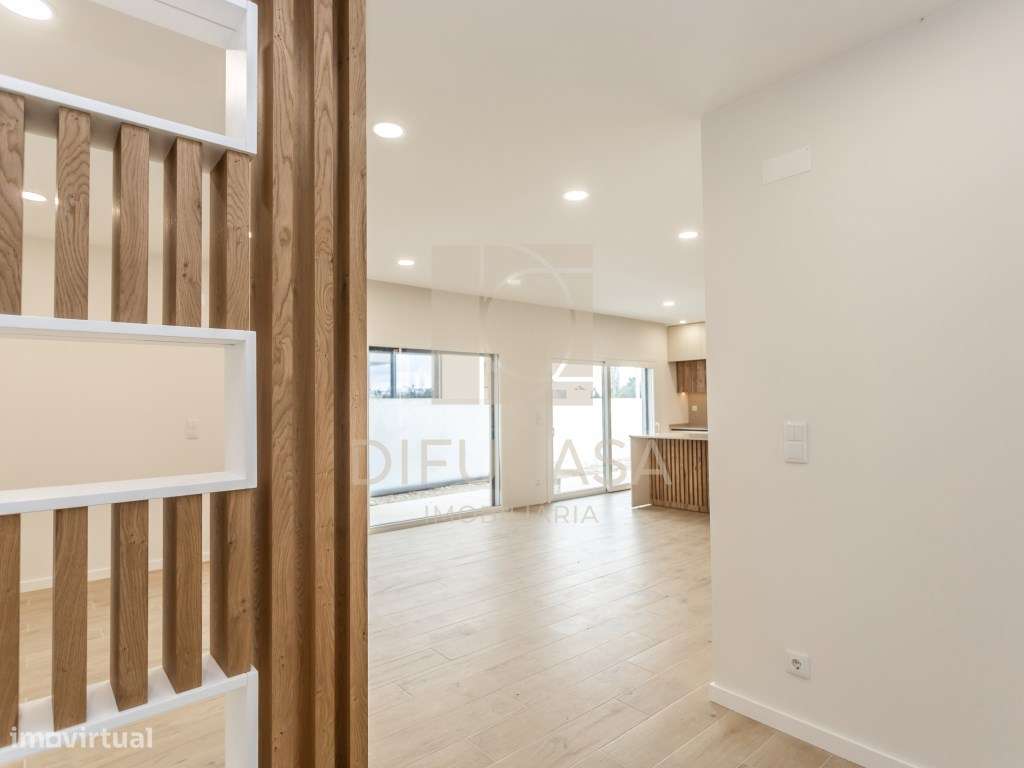 R192_ Moradia T4 isolada proximo moita - Grande imagem: 4/38