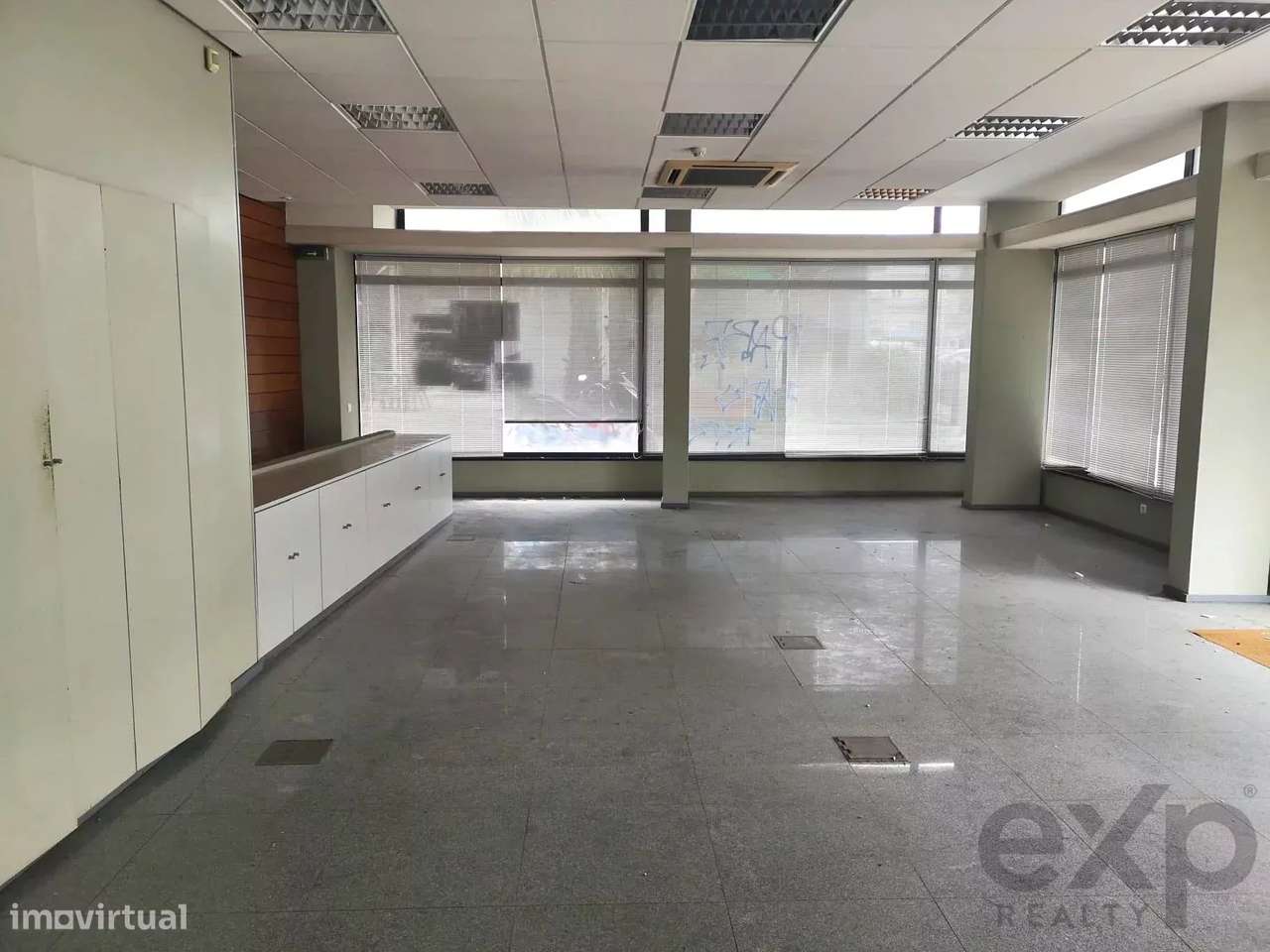 Loja Ampla e Luminosidade – Visibilidade e Conforto para o Seu Negócio - Grande imagem: 4/20