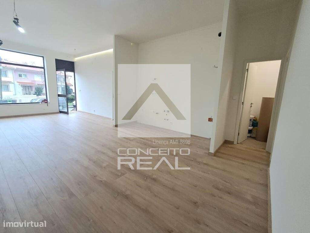 Loja totalmente renovada – Pronta a iniciar atividade – a 400 m da Est - Grande imagem: 4/18