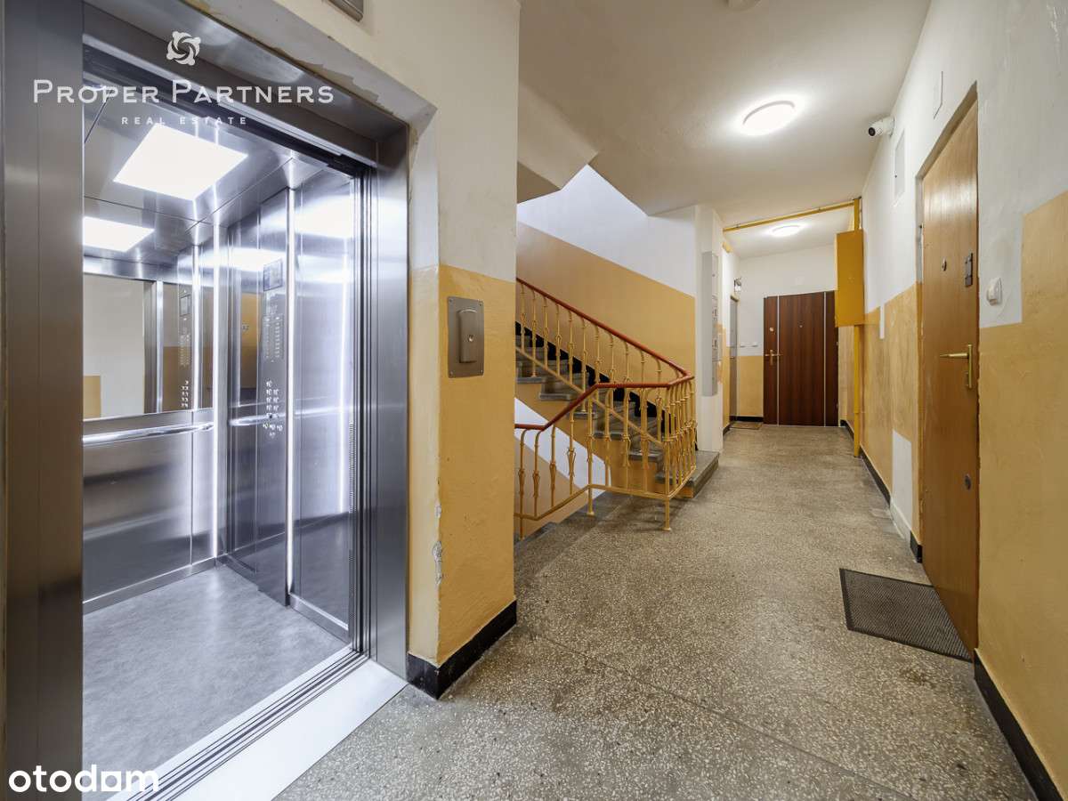 2 pokoje z oddzielną kuchnią w kamienicy Śródmieśc-17