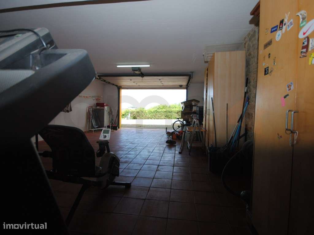 Moradia T5 em Lote Urbano de 5.135m2-7