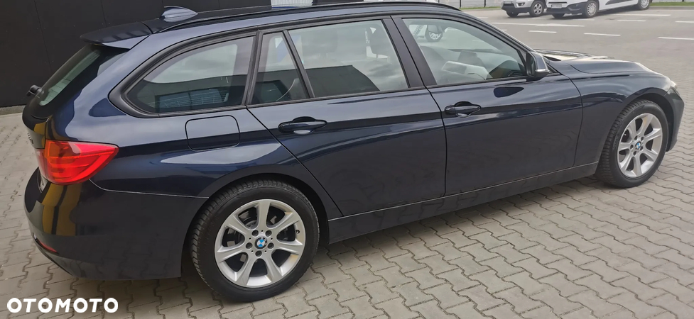 BMW Seria 3 320d xDrive - 13