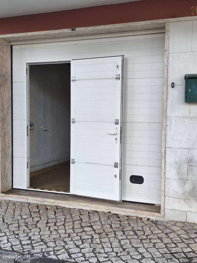 Garagem - Massamá Norte, entrada direta pela Rua (D. Inês de Castro) - Grande imagem: 2/8