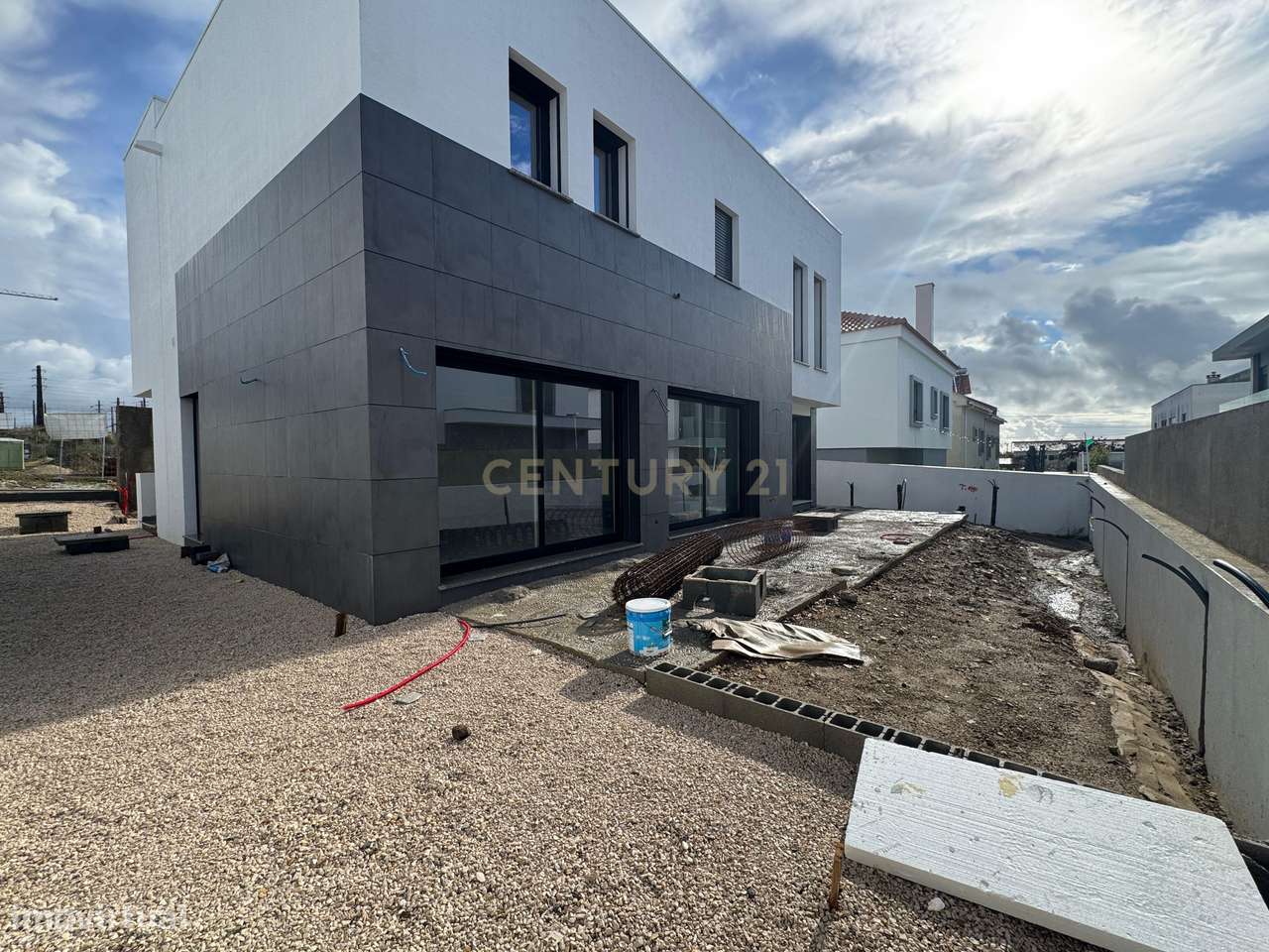 Moradia T4 contemporânea em Construção em Trajouce – São Domingos de R - Grande imagem: 4/31