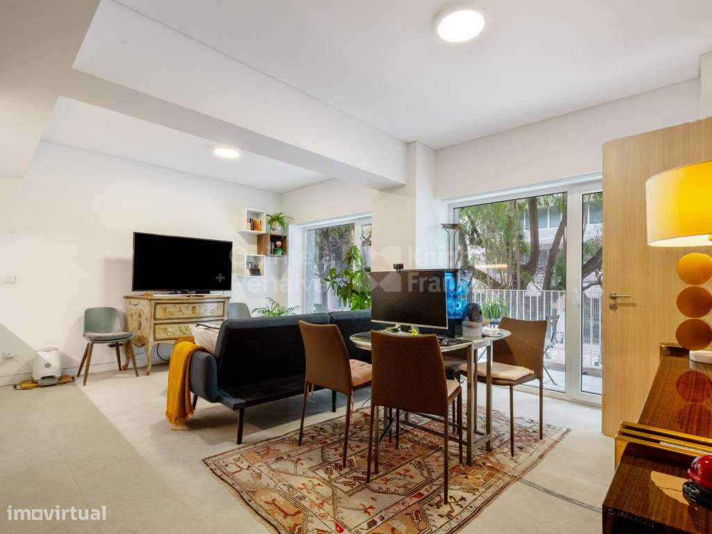 Apartamento T1 com varanda junto à Avenida da Liberdade - Grande imagem: 4/25