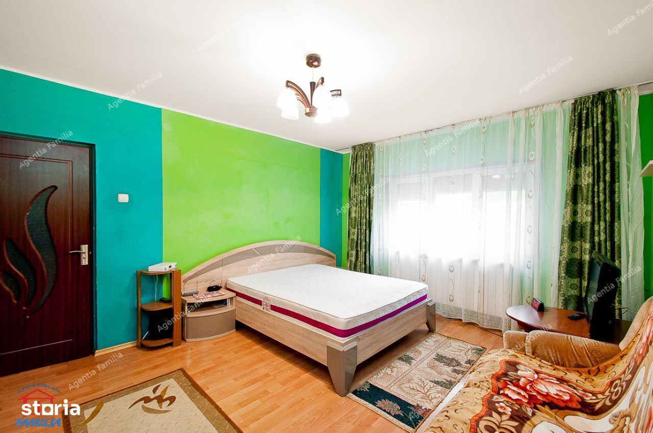 Vanzare apartament cu 4 camere, zona Micro 20, etaj 1, 97 mp.