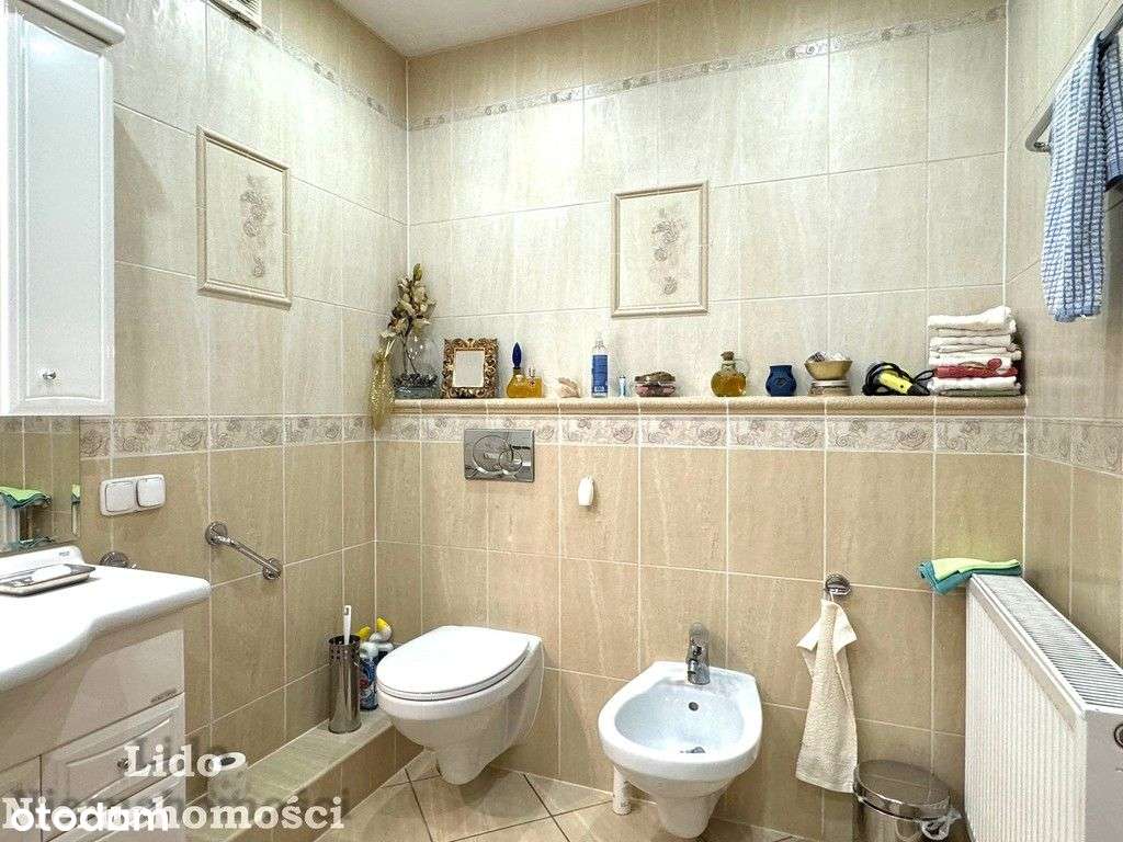 Dom w atrakcyjnej lokalizacji-8