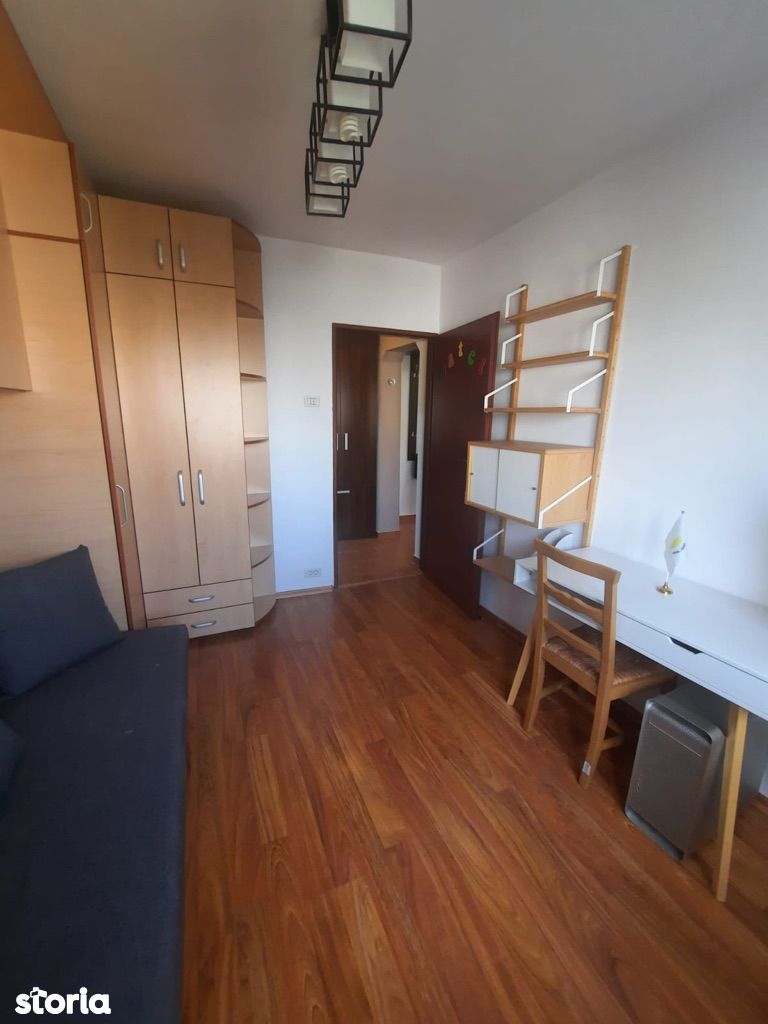 Vanzare apartament 4 camere, Margeanului, stradal, proprietar