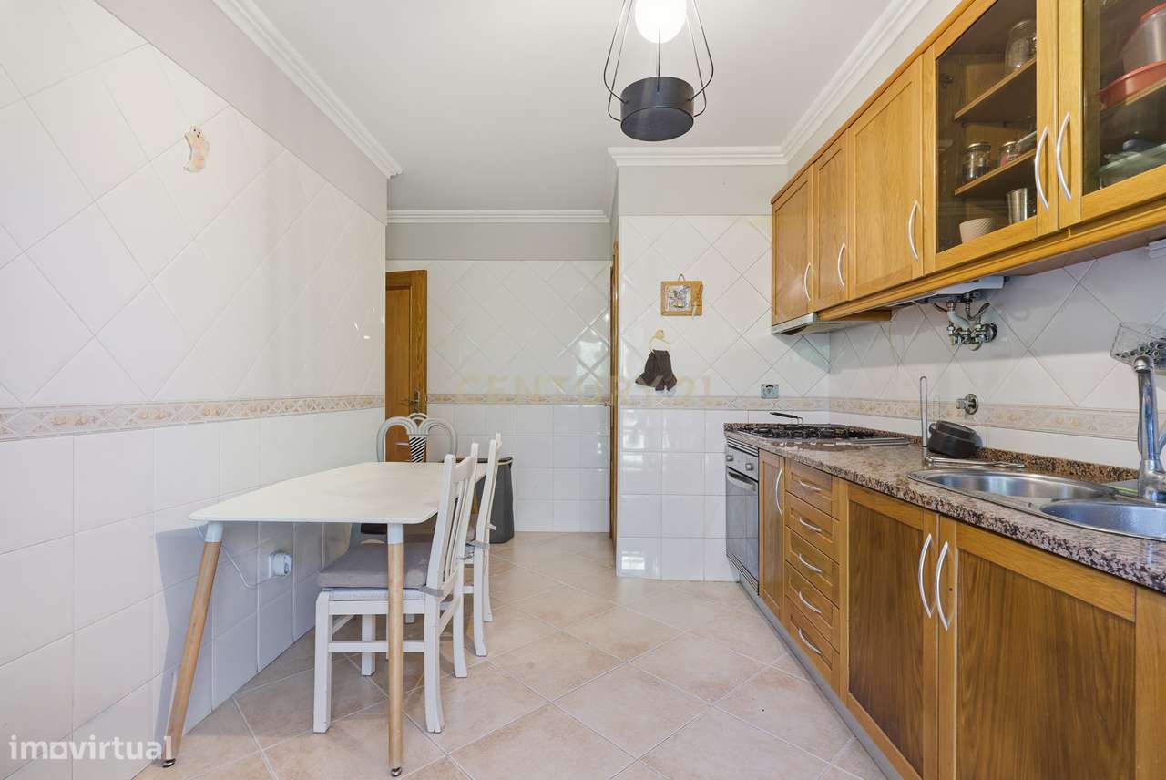 Apartamento T2 com Parqueamento no Centro da Moita — A 30 Minutos de L-1