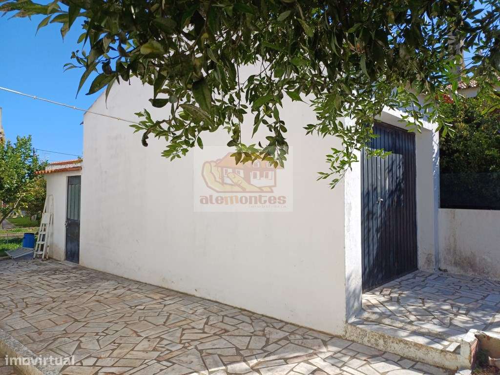 Moradia T5 em lote de 750 m2 - centro vila-1