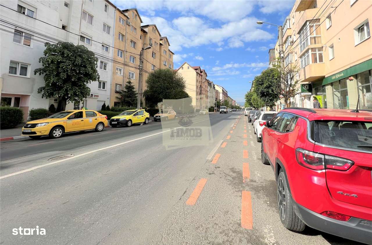 Apartament cu 3 camere decomandat si balcon in Vasile Aaron - Imagine principală: 2/12