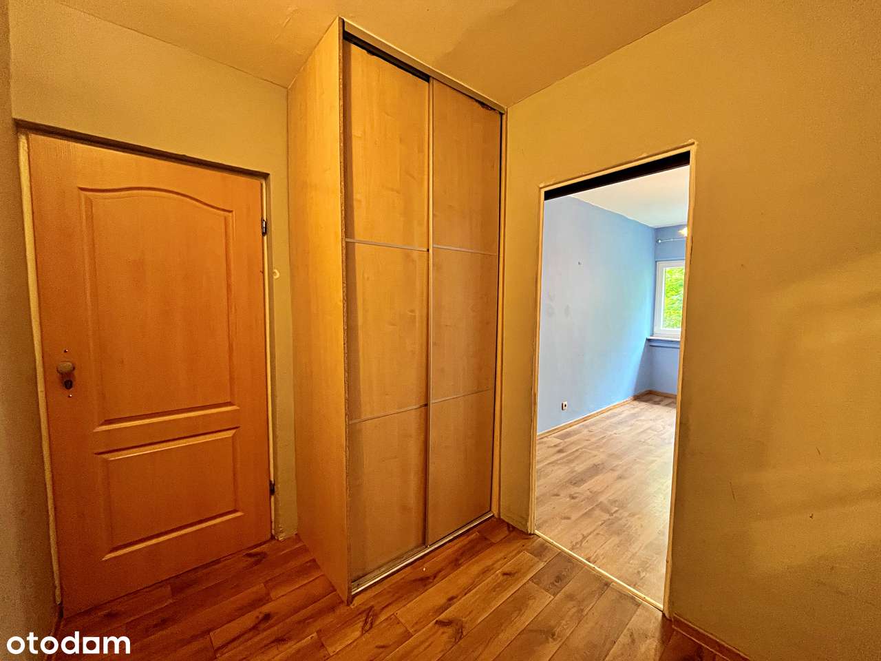 2 pokoje na parterze do remontu - ul. Rojna 10-3