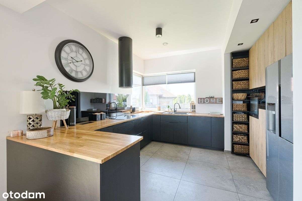 Ładny przestronny i funkcjonalny dom-10