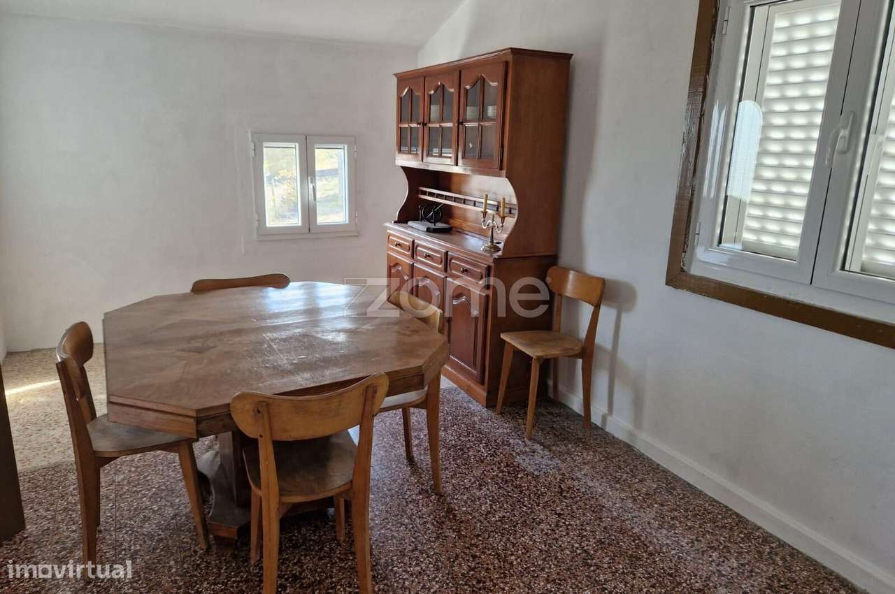 Quinta em Montalegre (cinco quartos e duas caas de banho-9