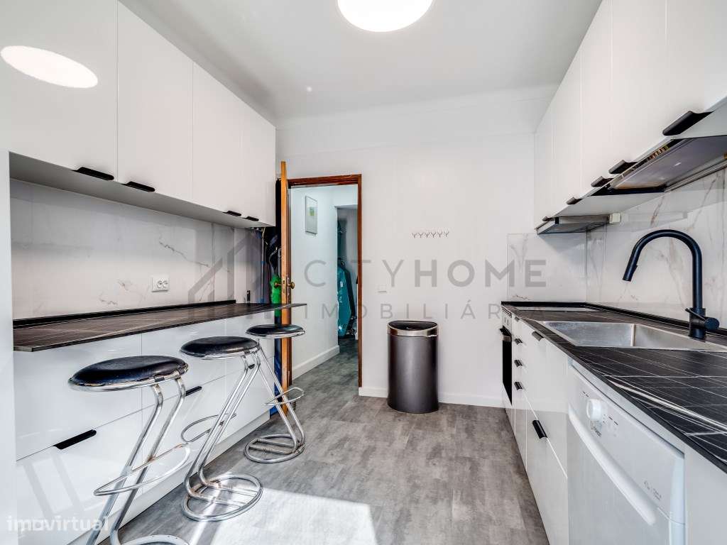 Apartamento T3 Duplex Renovado com Vista Mar-12