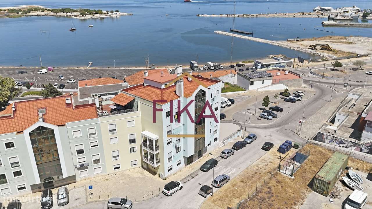 T3 Duplex com Vista Rio e Garagem Box no Centro Histórico do Seixal-39