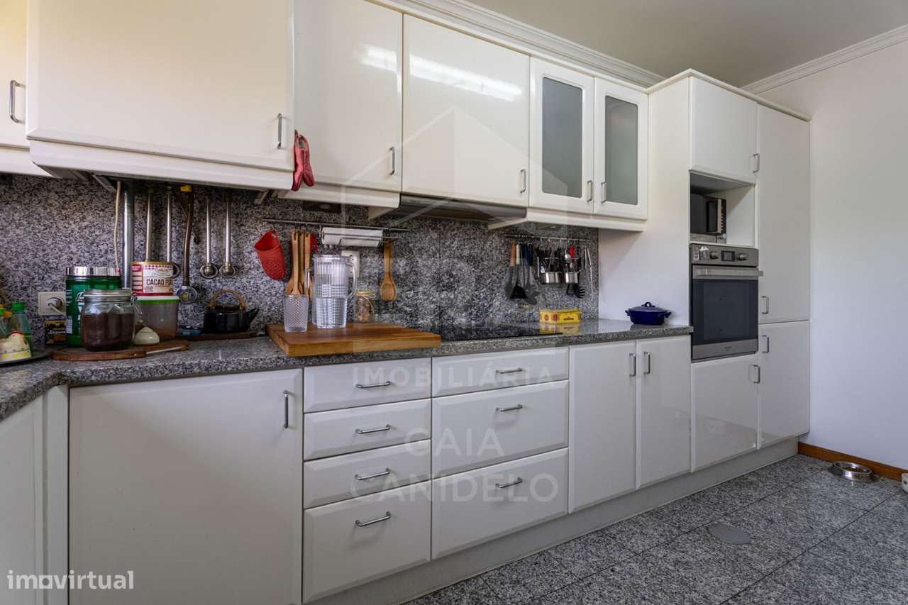 T2 Duplex com Terraço e Garagem Dupla-3