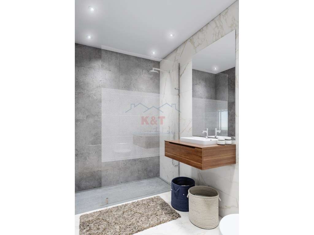 Apartamento T3 Novo com varandas espaçosas e piscina-4