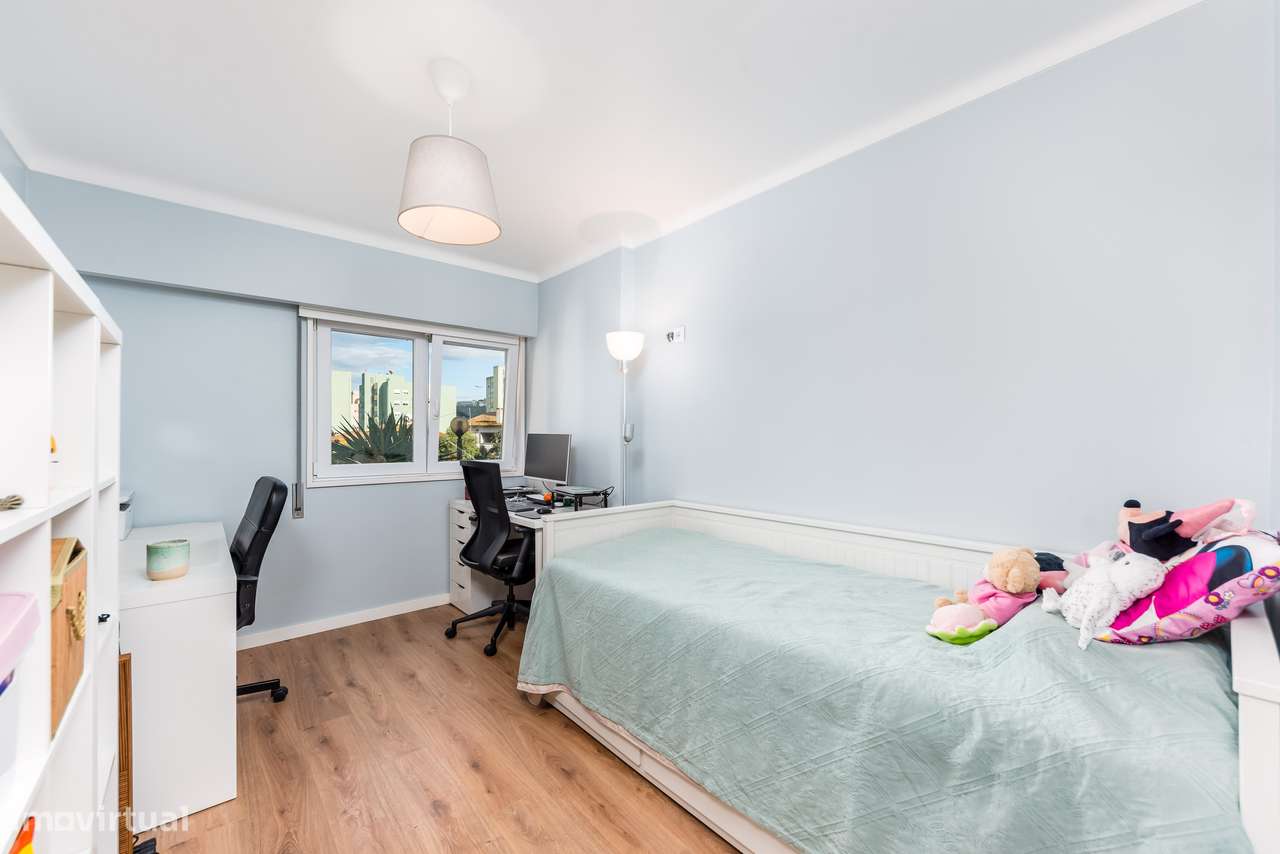 Apartamento 3 assoalhadas | Remodelado | Arrecadação | 5m do Metro-8