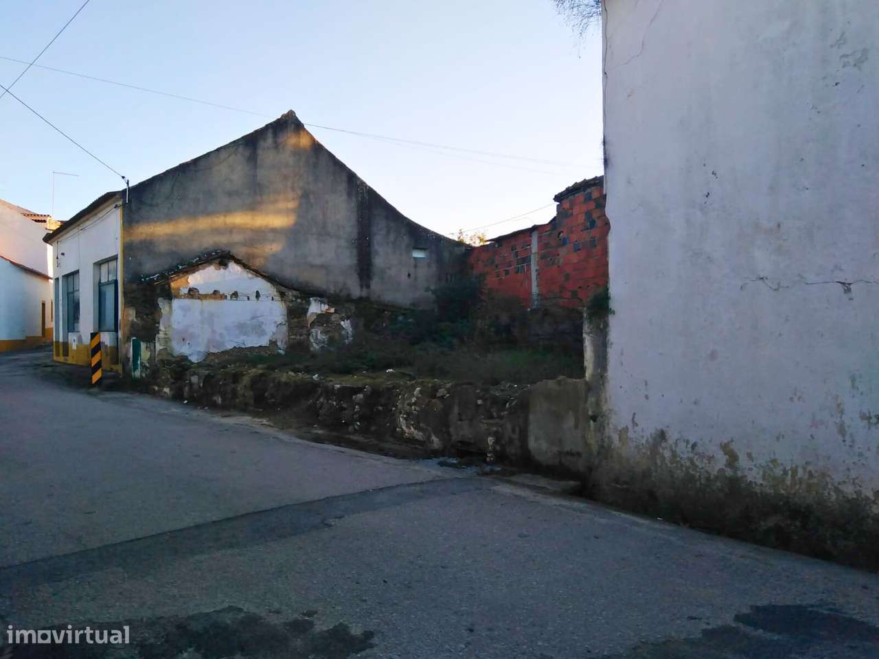 Terreno para construção, em Trêmes - Grande imagem: 5/7