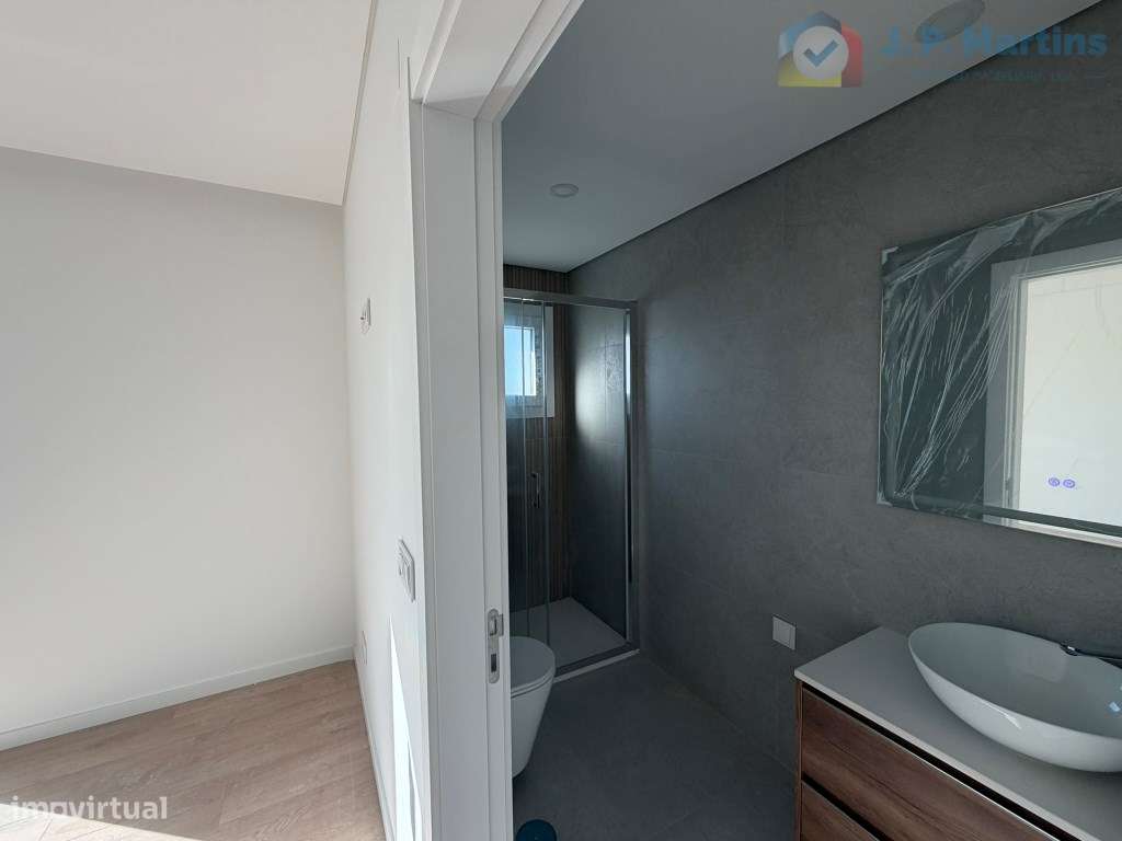 Moradia isolada, T4 com 4 suítes, piscina e garagem em Pinhal General-27