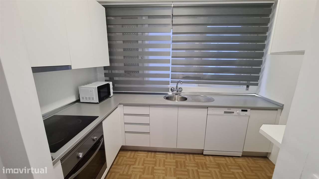 ARRENDAMENTO -  Apartamento na Av. dos Banhos - Grande imagem: 3/16