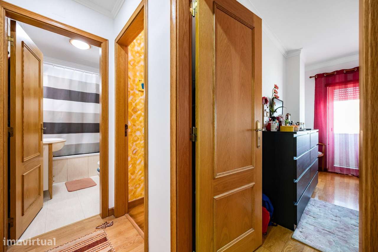Apartamento T2 em Corroios | Conforto, Acessos e Qualidade de Vida-12