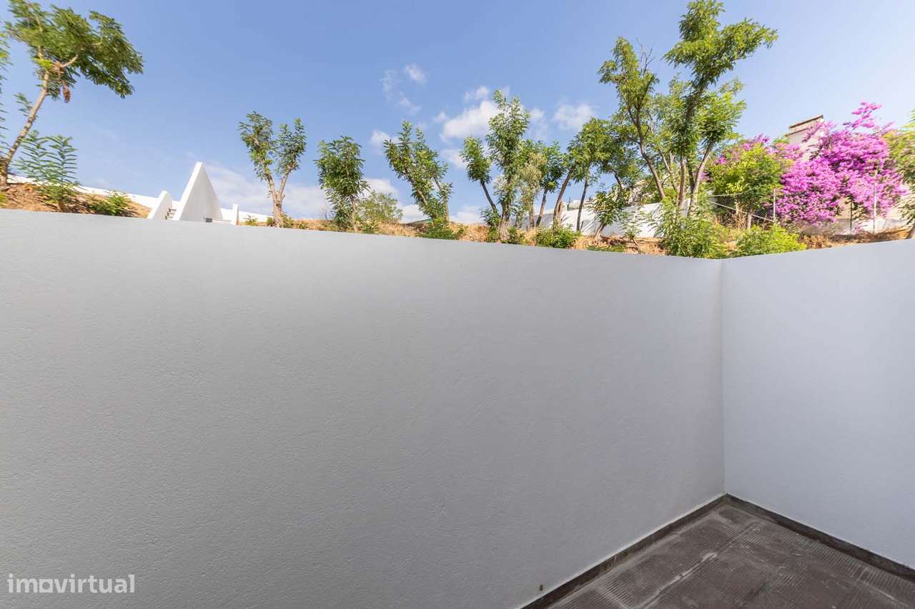 T3 NOVO – Apartamento com Espaço Exterior Único de 500 m² no Seixal-46