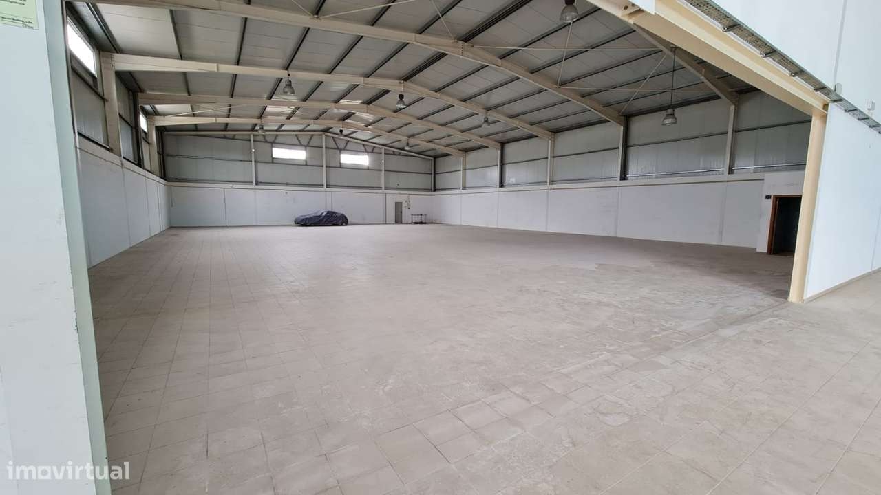 Armazém - Zona Industrial Pousos - Grande imagem: 3/6