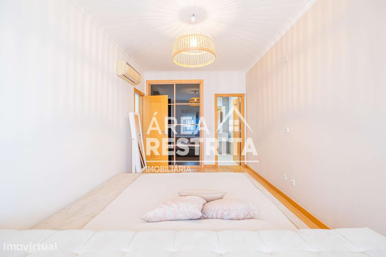 Apartamento T3 com parqueamento e varanda no Parque Luso em Corroios-38