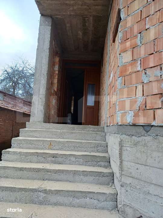 Duplex la rosu in Luna, langa Campia Turzii - Imagine principală: 5/19