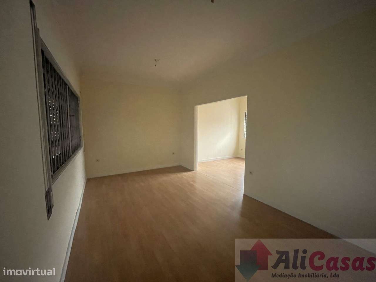 Excelente Moradia Geminada C/Garagem e churrasqueira - Grande imagem: 4/39