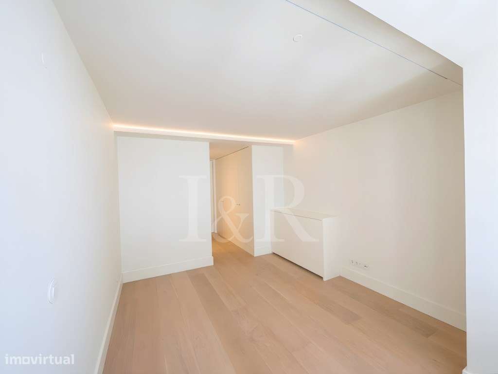 Apartamento T2 com varanda fechada e estacionamento junto à Av. Lib...-6