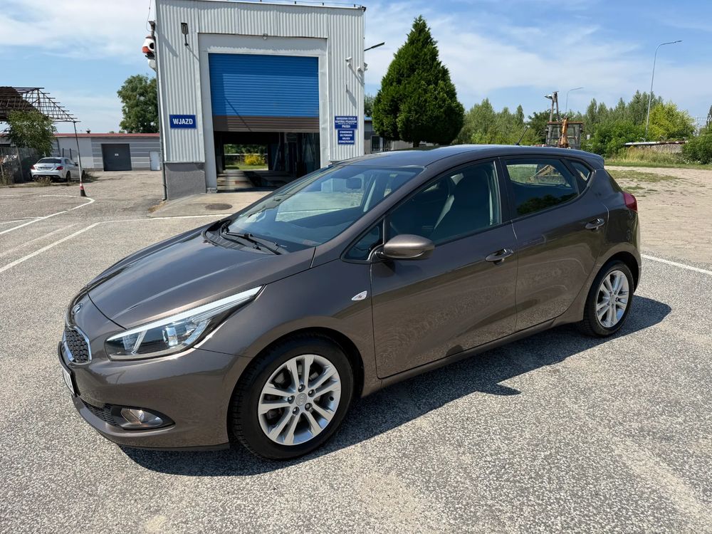 Kia Ceed II (2012-) 1.4 CVVT Dream Team Edition 2013