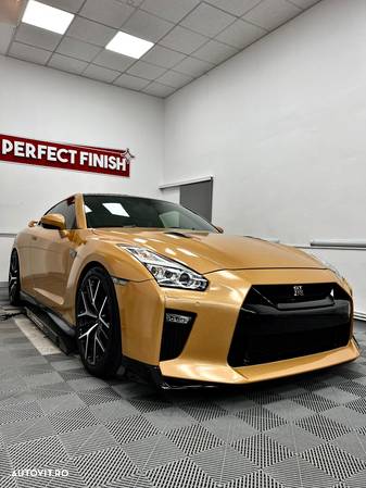 Nissan GT-R - 12