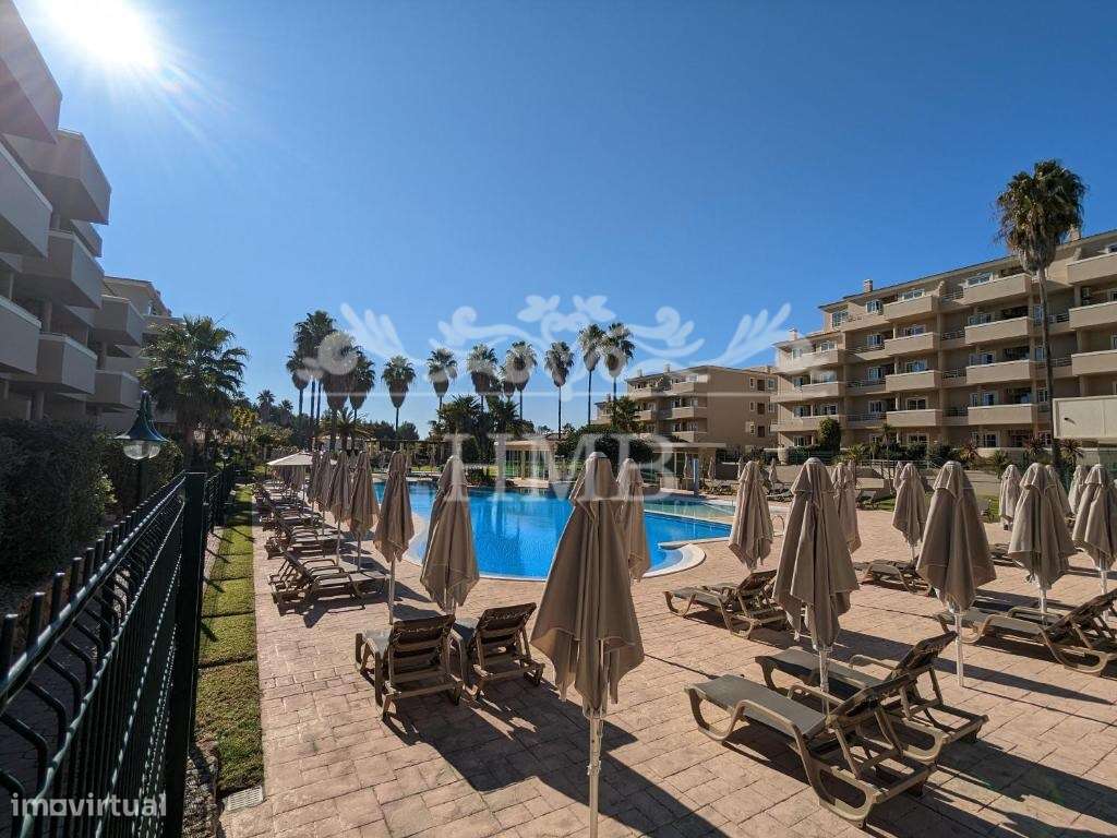 Apartamento T1+1 em Alvor, piscina e garagem-6