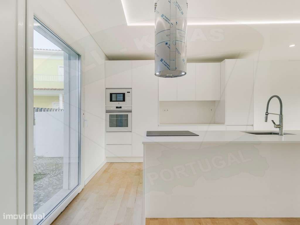 Moradia T3, a ESTREAR com Piscina em Famões, Odivelas: O seu Oásis!-13