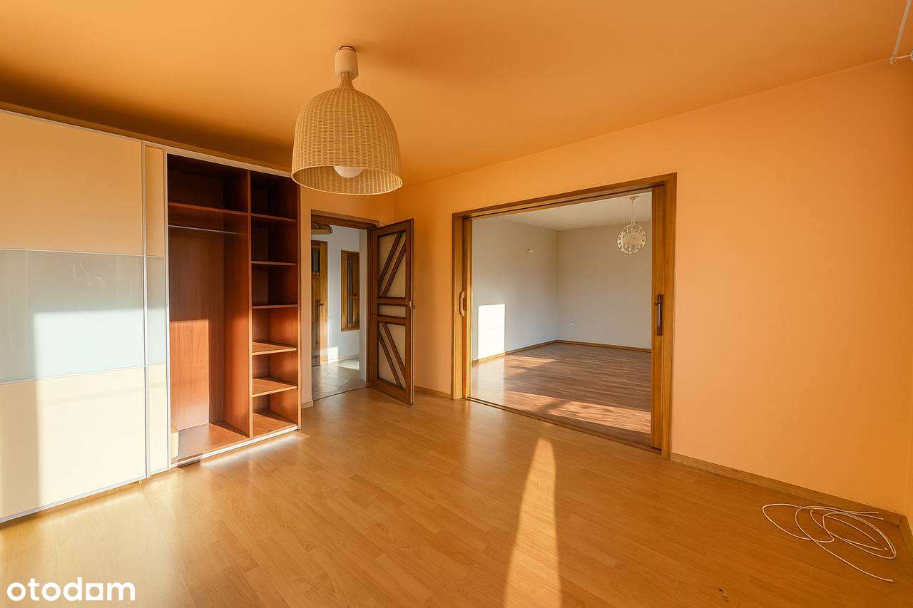 Dom wolnostojący z czterema kondygnacjami, garażem oraz działką-12