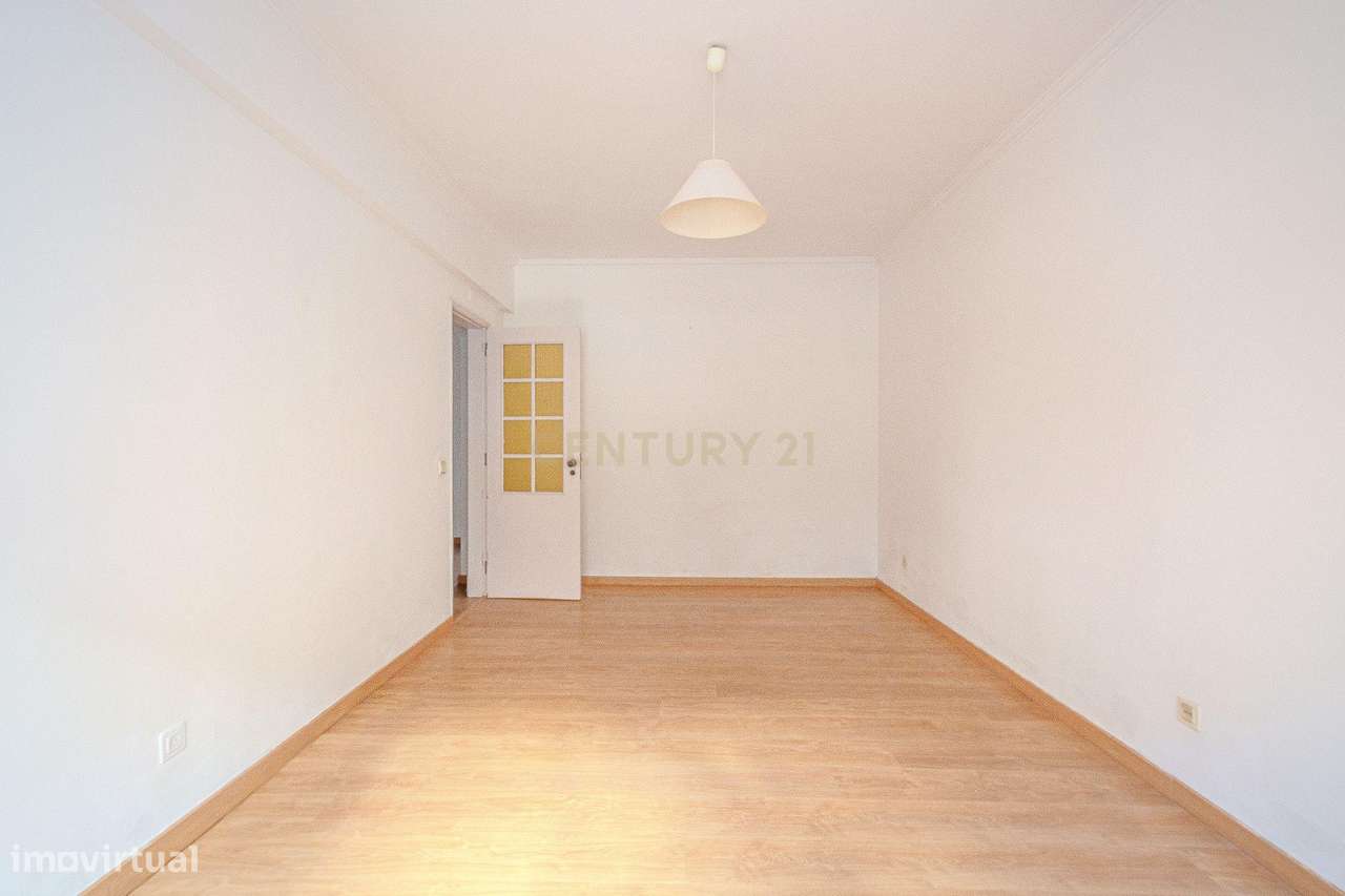 *Oportunidade: Apartamento T2 Remodelado na Baixa de Faro!*-18